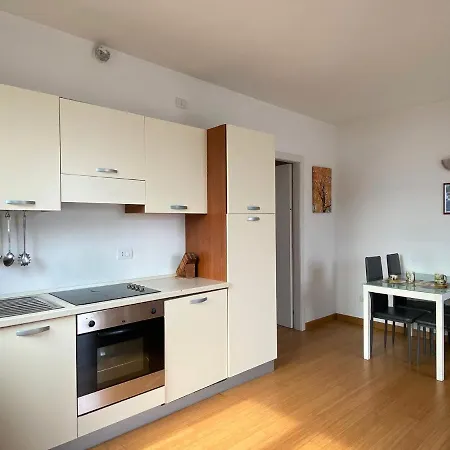 The Silver With Terrace View דירה ארגגנו